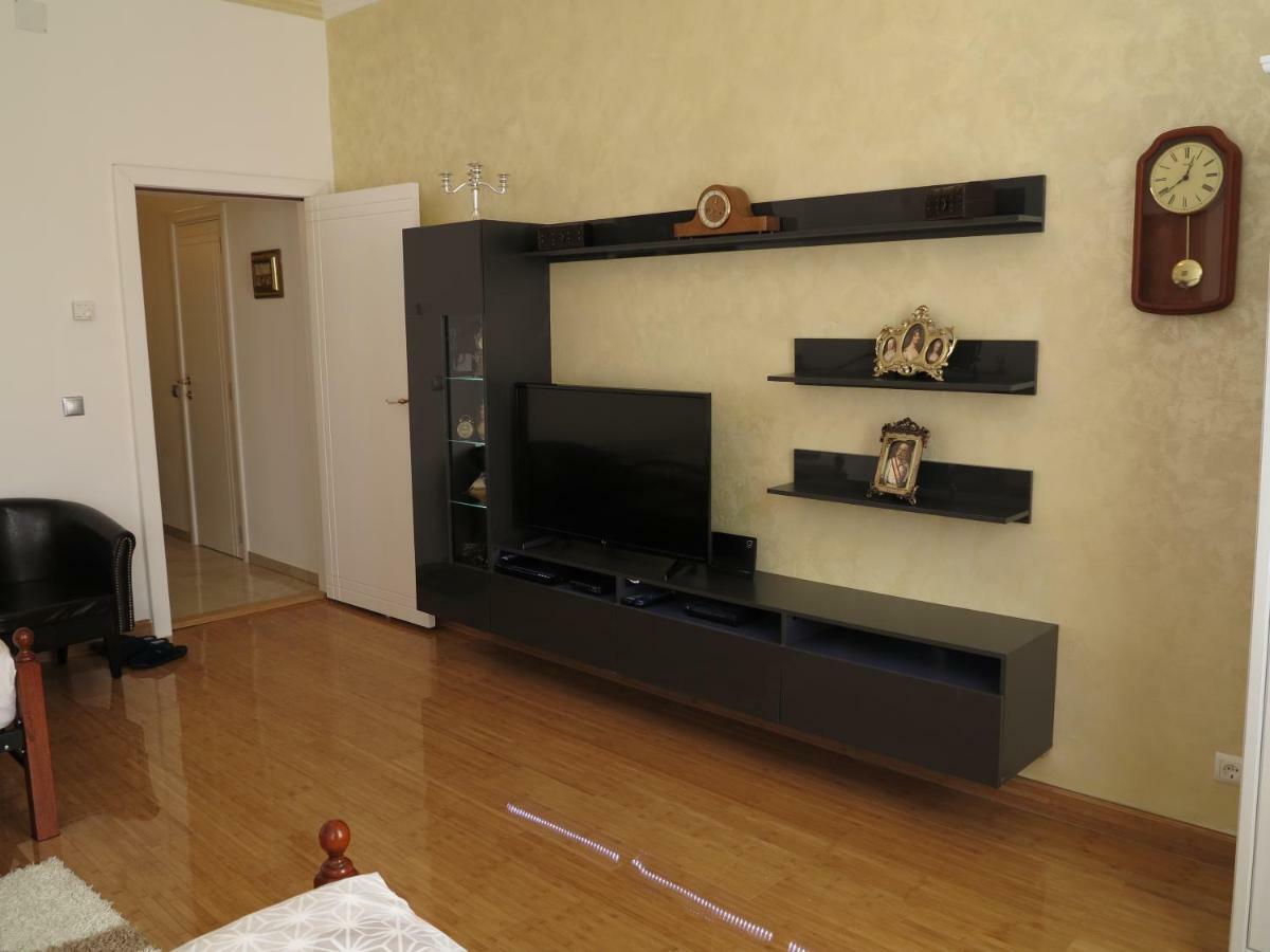 Small Luxury Kapitol Apartment Wiedeń Zewnętrze zdjęcie