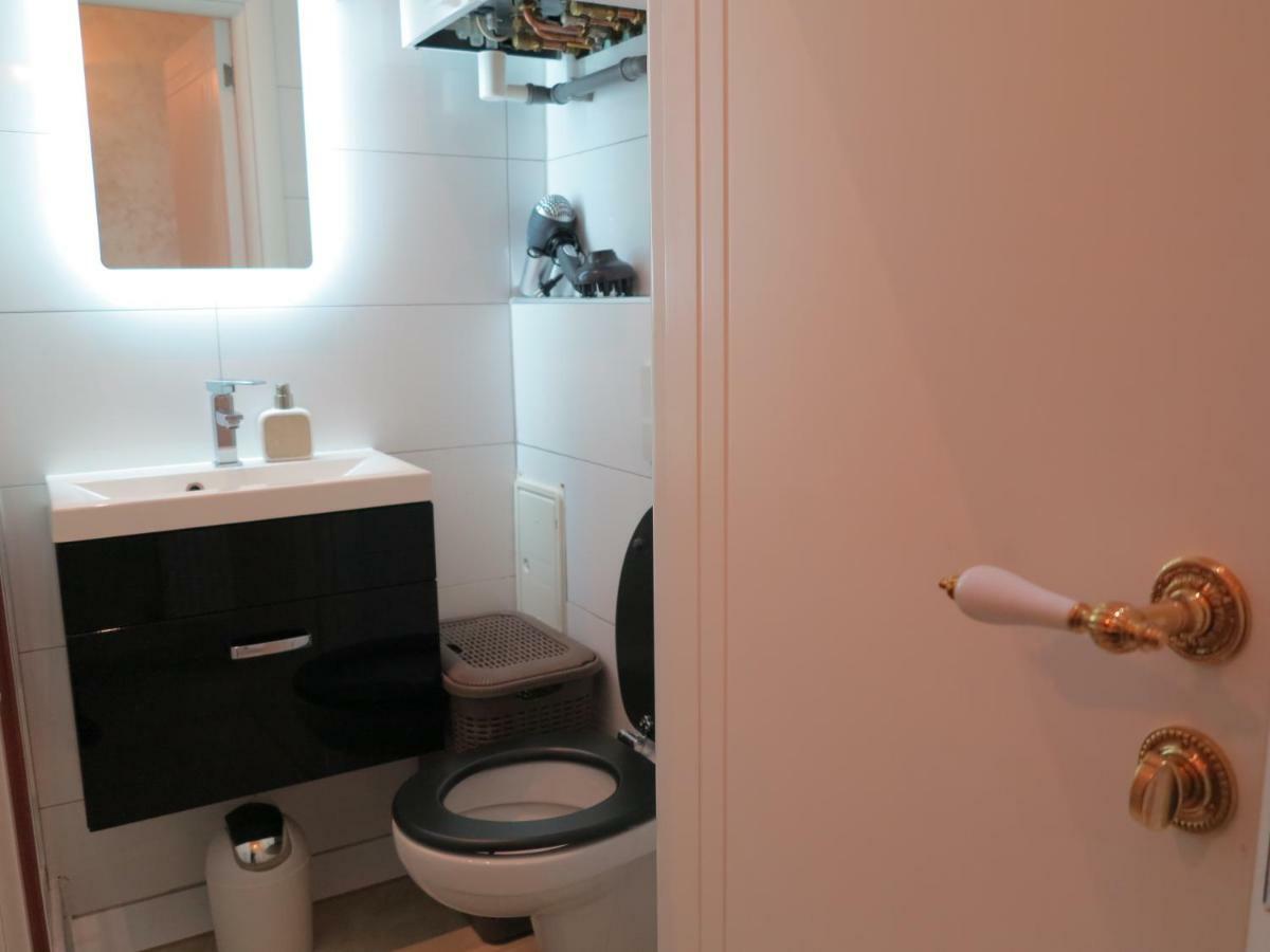 Small Luxury Kapitol Apartment Wiedeń Zewnętrze zdjęcie